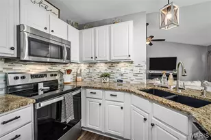 156 Old Williamsburg Pkwy, Wentzville, MO 63385 - Photo 13