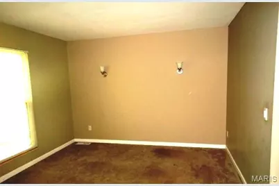6671 Flowerfield Ln #B, Florissant, MO 63303 - Photo 5