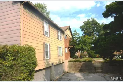 6671 Flowerfield Ln #B, Florissant, MO 63303 - Photo 3