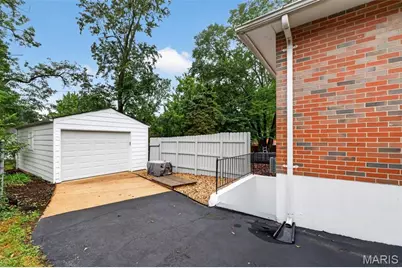 9016 Bessemer Avenue, Berkeley, MO 63134 - Photo 21