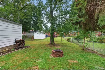 9016 Bessemer Avenue, Berkeley, MO 63134 - Photo 23