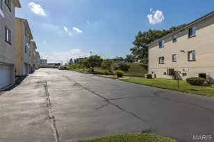 12561 Chardin Pl, Saint Louis, MO 63128 - Photo 13