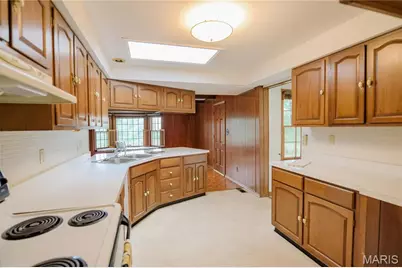 10441 Ewell Drive, Saint Louis, MO 63137 - Photo 7