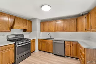 9 Green Garden Dr, Saint Ann, MO 63074 - Photo 17