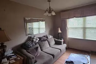 8446 Hampstead Dr, Affton, MO 63123 - Photo 5
