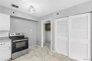1726 Mayenne Ct, Saint Louis, MO 63125 - Photo 17