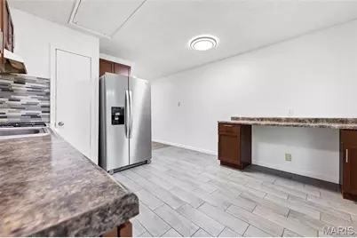 12157 Parkwood Place, Maryland Heights, MO 63043 - Photo 5