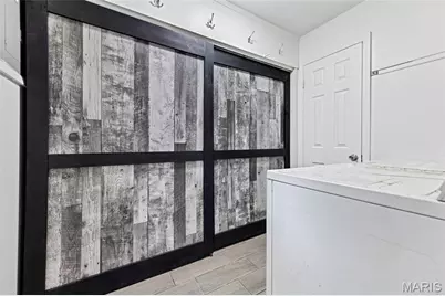 12157 Parkwood Place, Maryland Heights, MO 63043 - Photo 11
