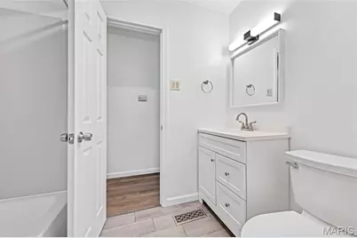 12157 Parkwood Place, Maryland Heights, MO 63043 - Photo 7