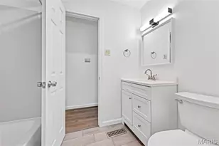 12157 Parkwood Pl, Maryland Heights, MO 63043 - Photo 7