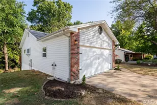 1298 Golden Gate Ln, Saint Peters, MO 63376 - Photo 3