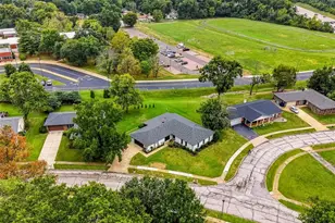 1018 Van Dyke Dr, Manchester, MO 63011 - Photo 11