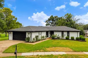 1018 Van Dyke Dr, Manchester, MO 63011 - Photo 7