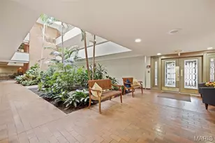 950 E Rue De La Banque, Saint Louis, MO 63141 - Photo 3