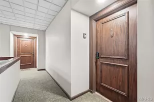 950 E Rue De La Banque, Saint Louis, MO 63141 - Photo 5