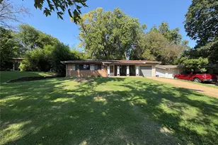 475 Waterford Dr, Florissant, MO 63033 - Photo 1