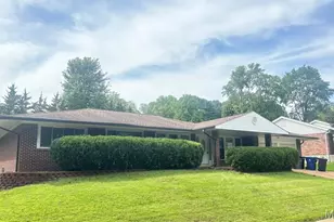 1939 Pickfair Dr, Saint Louis, MO 63146 - Photo 3