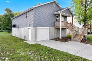 609 S 2nd St, Pacific, MO 63069 - Photo 1