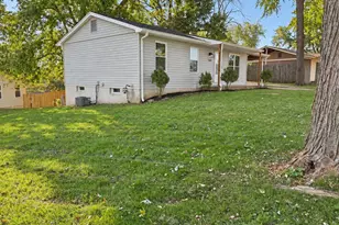 5362 Ville Angela Ln, Hazelwood, MO 63042 - Photo 3