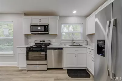 10237 Royal Drive, Saint Louis, MO 63136 - Photo 9