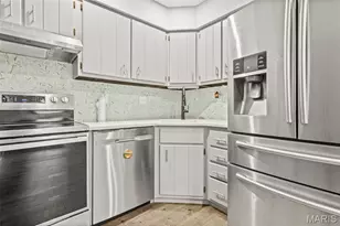 9421 Green Park Gardens Dr, Saint Louis, MO 63123 - Photo 7