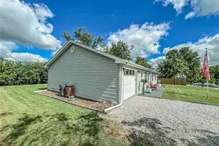 408 McMurry St, Paris, MO 65275 - Photo 3