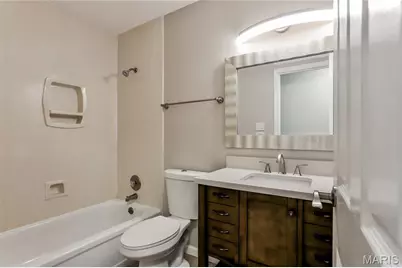 15027 Isleview Drive, Chesterfield, MO 63017 - Photo 13