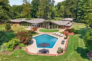 1300 Log Cabin Ln, Ladue, MO 63124 - Photo 1