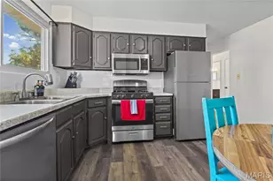 515 Versailles Dr, Florissant, MO 63031 - Photo 19