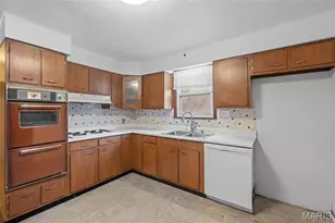 10180 Count Dr, Riverview, MO 63136 - Photo 3