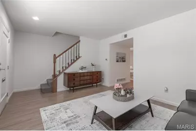 10924 Carroll Wood Way, Sappington, MO 63128 - Photo 9