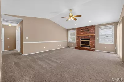 935 W Weybridge Court, Saint Charles, MO 63304 - Photo 7
