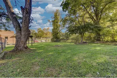 9647 Margo Ann Lane, Woodson Terrace, MO 63134 - Photo 17