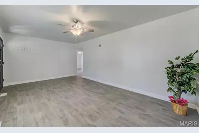 9647 Margo Ann Lane, Woodson Terrace, MO 63134 - Photo 5