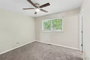 5329 Ville Angela Ln, Hazelwood, MO 63042 - Photo 9