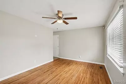 5329 Ville Angela Lane, Hazelwood, MO 63042 - Photo 3