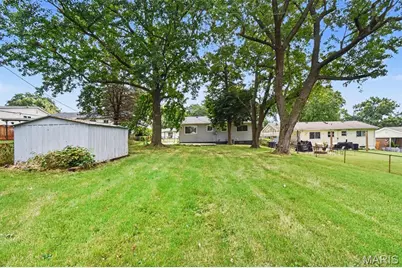 5329 Ville Angela Lane, Hazelwood, MO 63042 - Photo 15