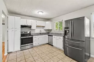 5329 Ville Angela Ln, Hazelwood, MO 63042 - Photo 7