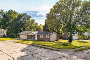 1008 N Duchesne Dr, Saint Charles, MO 63301 - Photo 43