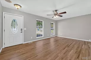 1008 N Duchesne Dr, Saint Charles, MO 63301 - Photo 9