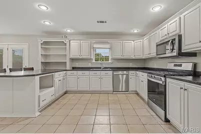 913 S Sutton Place, Kennett, MO 63857 - Photo 9
