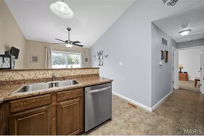 17 Belmonte Court, Lake Saint Louis, MO 63368 - Photo 9