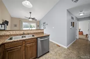 17 Belmonte Ct, Lake Saint Louis, MO 63368 - Photo 9