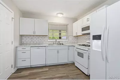 12053 La Padera, Florissant, MO 63033 - Photo 13