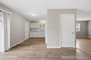 12053 La Padera, Florissant, MO 63033 - Photo 9