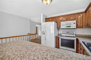 3001 Oakstowne Pl, Saint Louis, MO 63129 - Photo 17