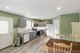 528 Blue Bird Ln, Saint Clair, MO 63077 - Photo 9