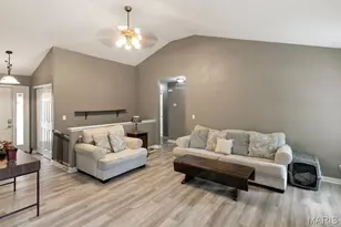 528 Blue Bird Ln, Saint Clair, MO 63077 - Photo 5