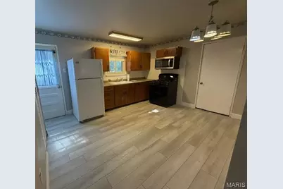 660 Central Parkway, Florissant, MO 63031 - Photo 5