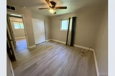 660 Central Parkway, Florissant, MO 63031 - Photo 9